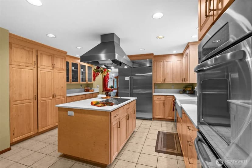 Property photo for 25235 Se Mirrormont Drive, Issaquah photo 11