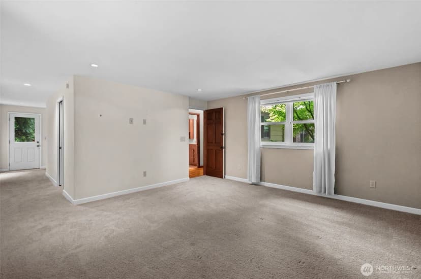 Property photo for 25235 Se Mirrormont Drive, Issaquah photo 19