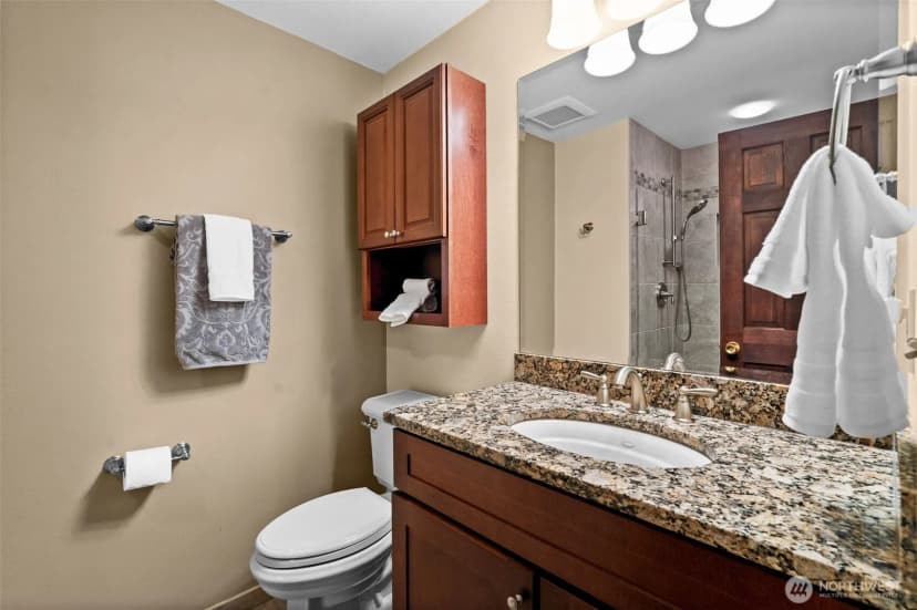 Property photo for 25235 Se Mirrormont Drive, Issaquah photo 17