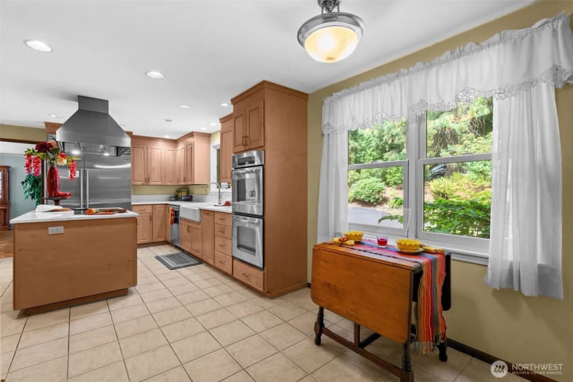 Property photo for 25235 Se Mirrormont Drive, Issaquah photo 10