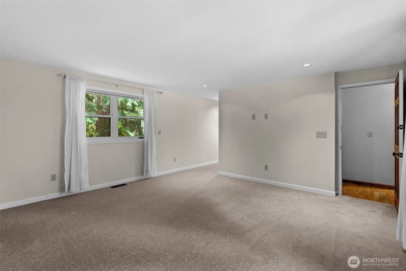 Property photo for 25235 Se Mirrormont Drive, Issaquah photo 18