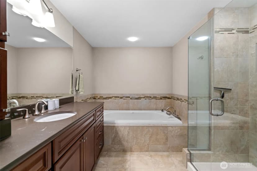 Property photo for 25235 Se Mirrormont Drive, Issaquah photo 20