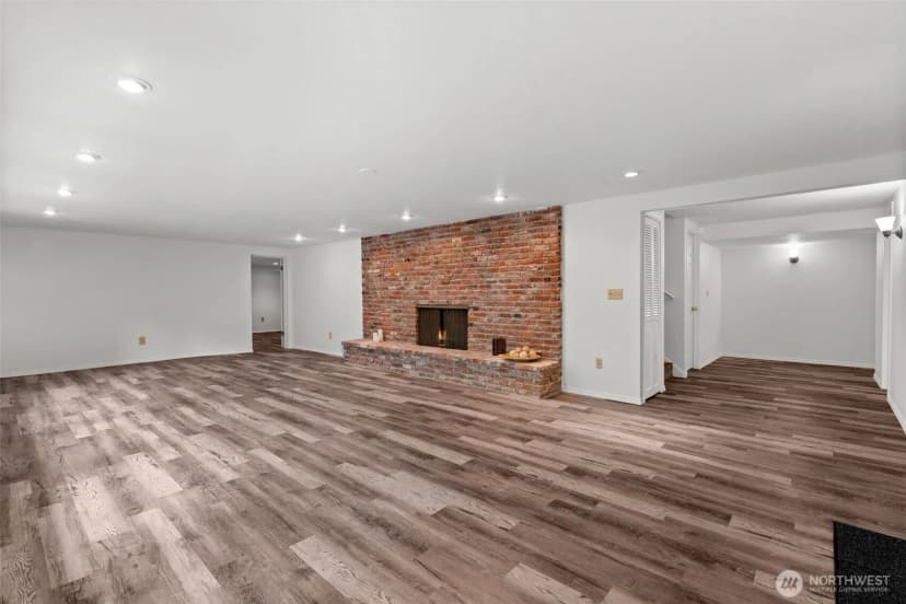 Property photo for 25235 Se Mirrormont Drive, Issaquah photo 30
