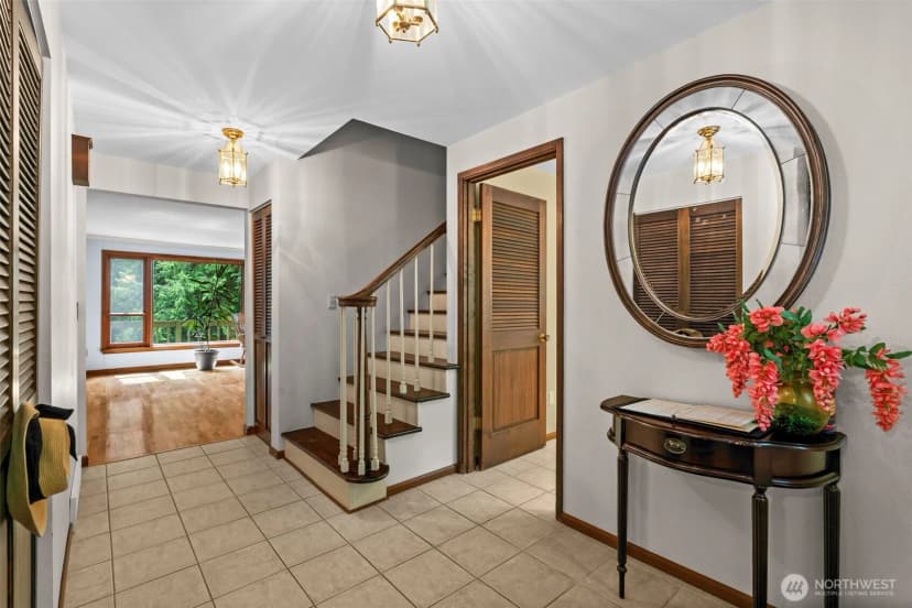Property photo for 25235 Se Mirrormont Drive, Issaquah photo 7
