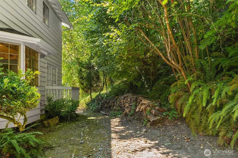 Property photo for 7921 E Mercer Way, Mercer Island photo 34