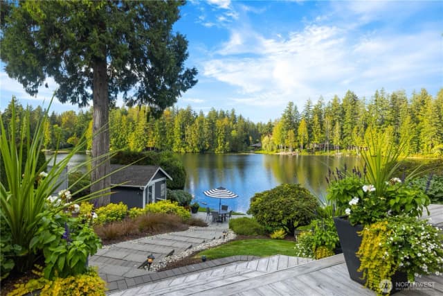 Property photo for 2061 E Beaver Lake Drive Se, Sammamish photo 4