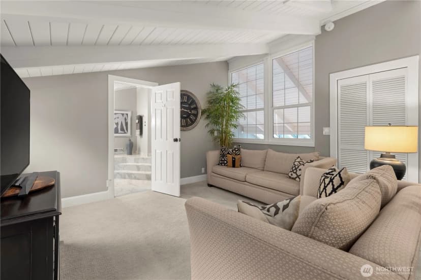 Property photo for 2061 E Beaver Lake Drive Se, Sammamish photo 20