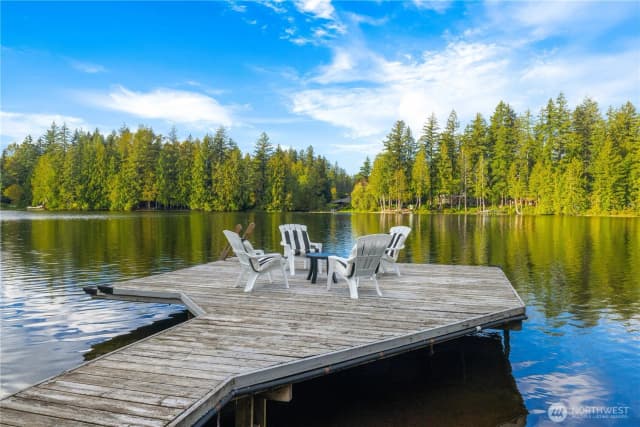 Property photo for 2061 E Beaver Lake Drive Se, Sammamish photo 3