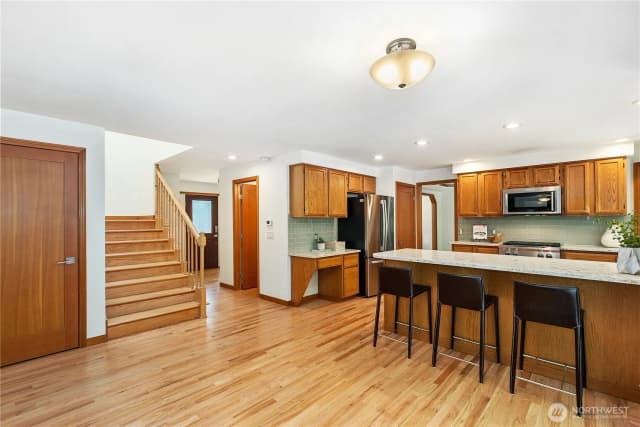 Property photo for 23046 Ne 19th Drive, Sammamish photo 5