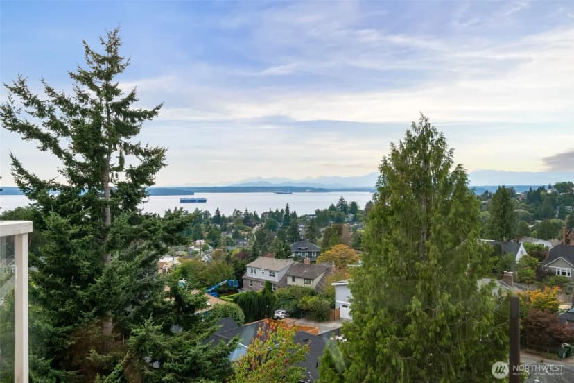 Property photo for 4847 California Avenue Sw #605, Seattle photo 6