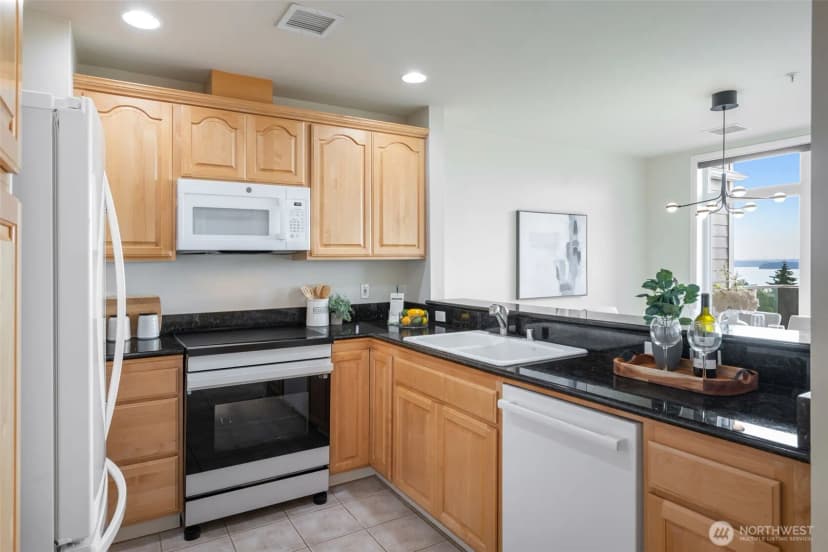 Property photo for 4847 California Avenue Sw #605, Seattle photo 17