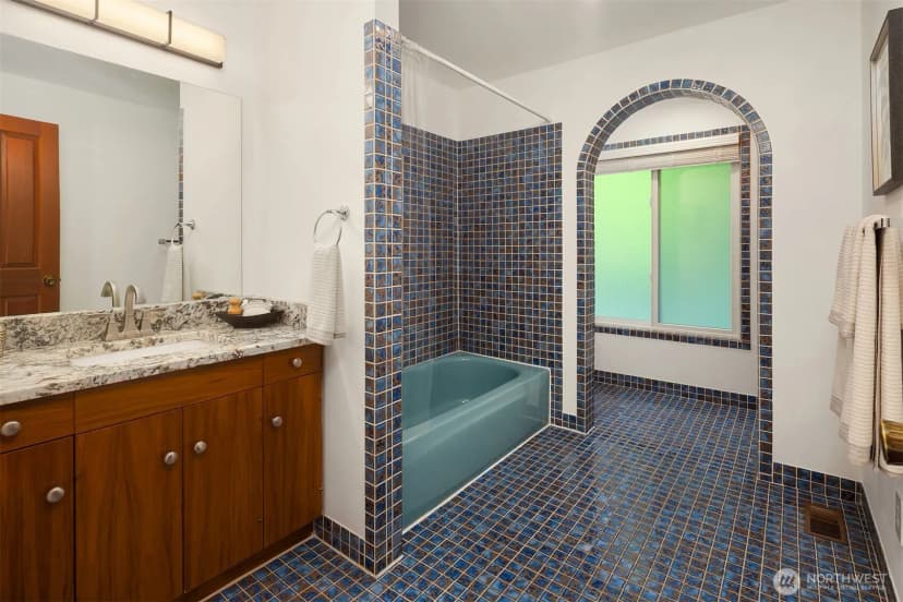 Property photo for 8308 Frederick Place, Edmonds photo 15