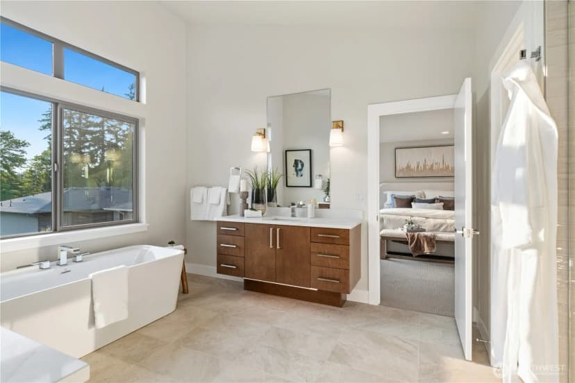 Property photo for 10209 125th Avenue Ne, Kirkland photo 14