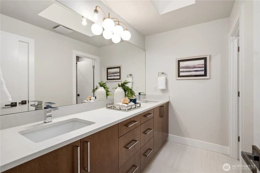 Property photo for 10209 125th Avenue Ne, Kirkland photo 27