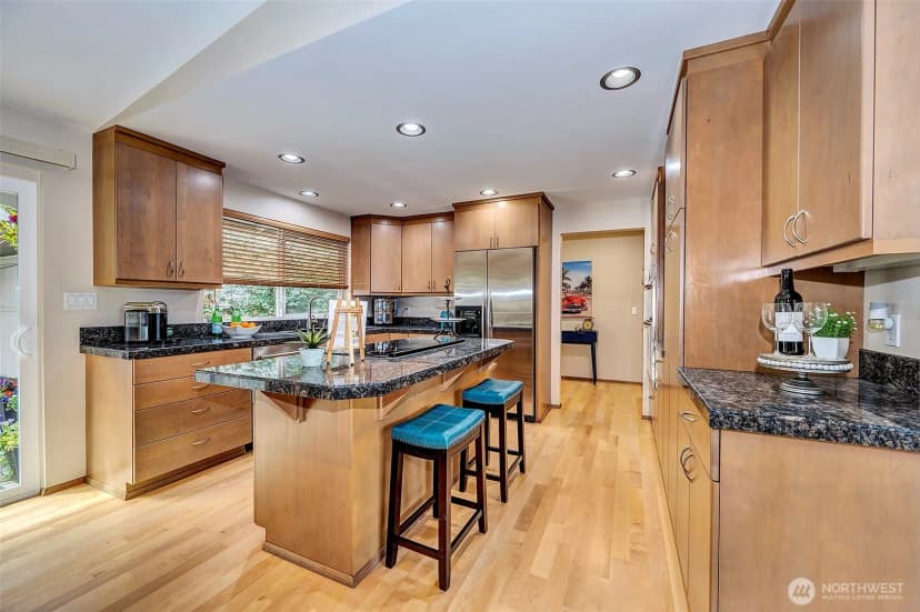 Property photo for 8205 Ne 128th Street, Kirkland photo 9