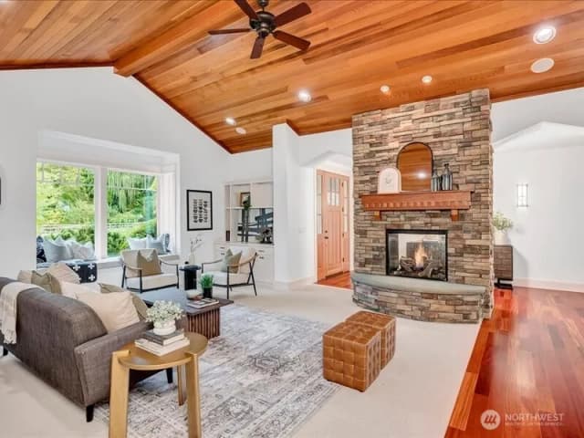 Property photo for 7796 Renton Issaquah Road Se, Issaquah photo 5