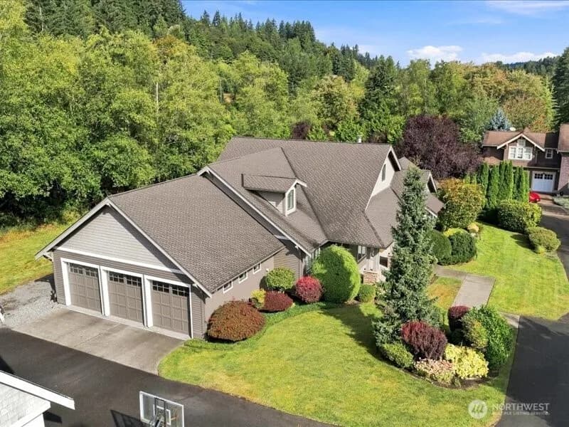 Property photo for 7796 Renton Issaquah Road Se, Issaquah photo 32