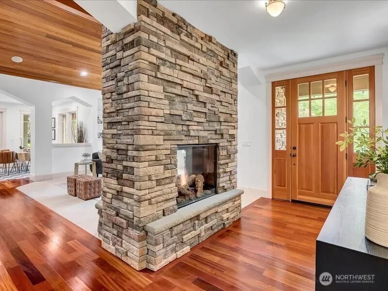 Property photo for 7796 Renton Issaquah Road Se, Issaquah photo 4