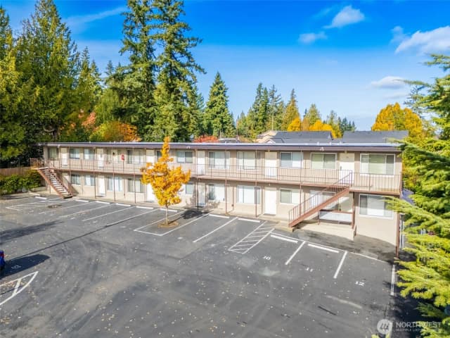 Property photo for 936 N 198th Street, Shoreline photo 2