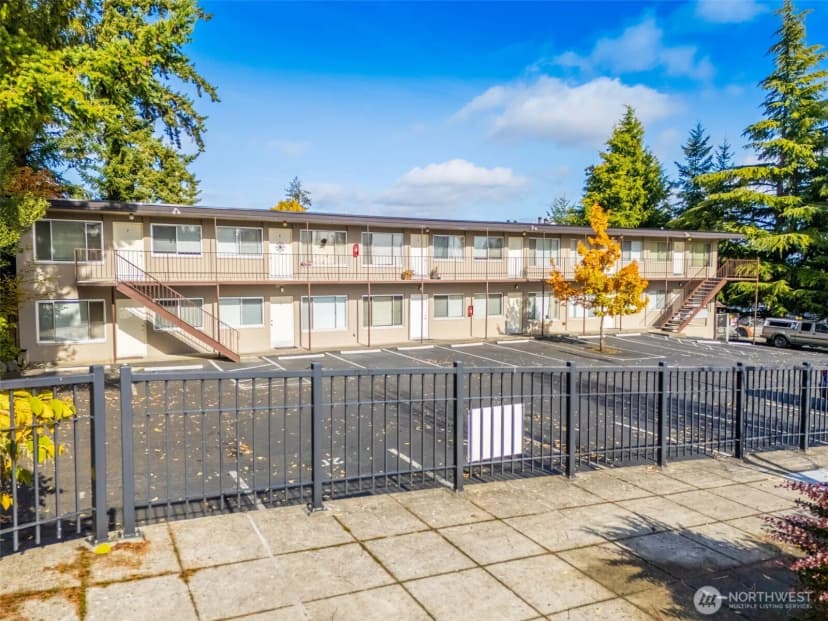 Property photo for 936 N 198th Street, Shoreline photo 6