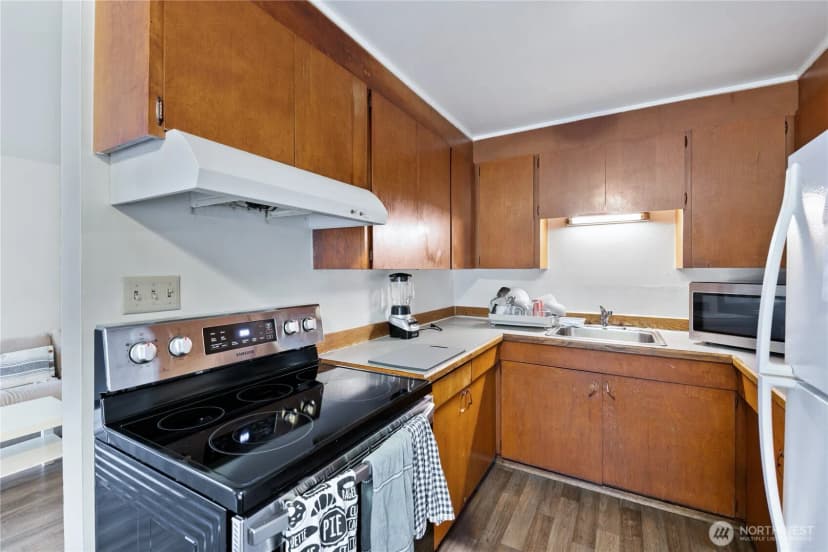 Property photo for 936 N 198th Street, Shoreline photo 14