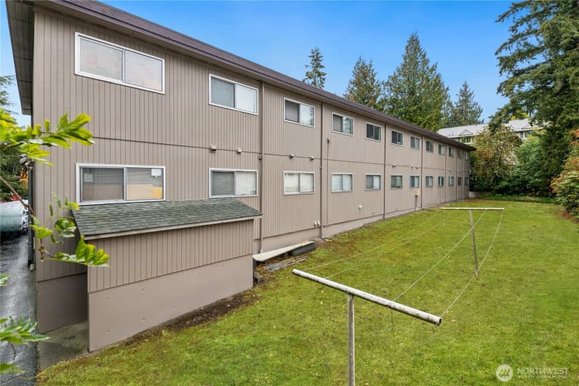 Property photo for 936 N 198th Street, Shoreline photo 23