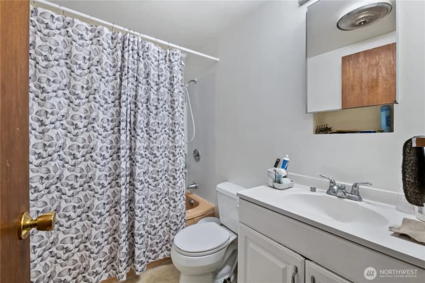 Property photo for 936 N 198th Street, Shoreline photo 20
