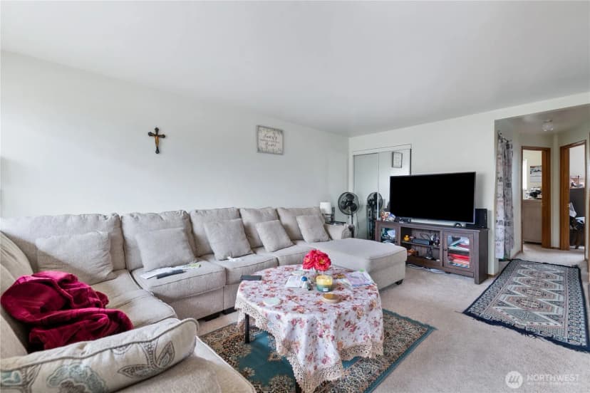 Property photo for 936 N 198th Street, Shoreline photo 18