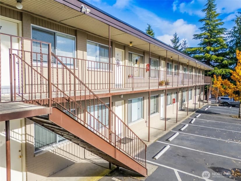 Property photo for 936 N 198th Street, Shoreline photo 8