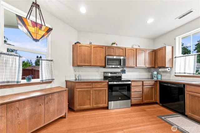 Property photo for 8442 Bainbridge Loop Ne, Lacey photo 4