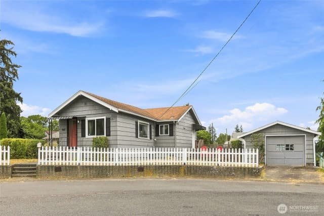 Property photo for 1912 7th Street, Bremerton photo 2