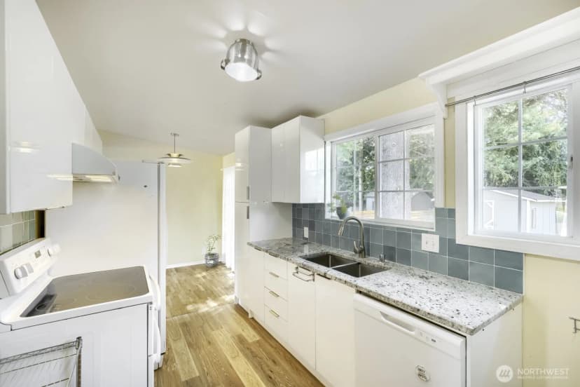 Property photo for 3707 Sw 105th Street, Seattle photo 11