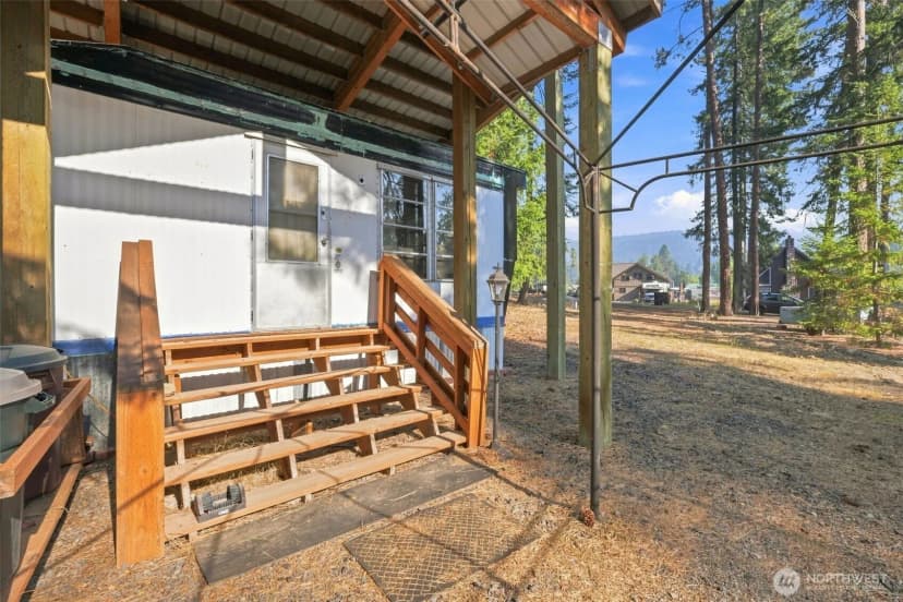 Property photo for 570 W Pacific Avenue, Ronald photo 2