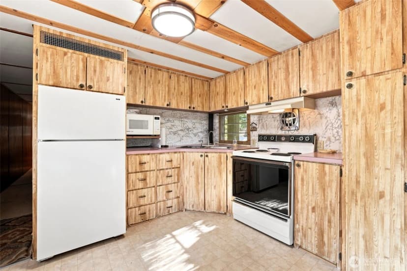 Property photo for 570 W Pacific Avenue, Ronald photo 6