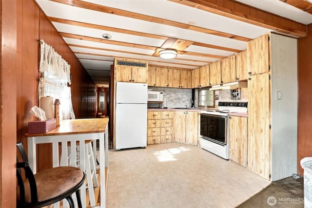 Property photo for 570 W Pacific Avenue, Ronald photo 5