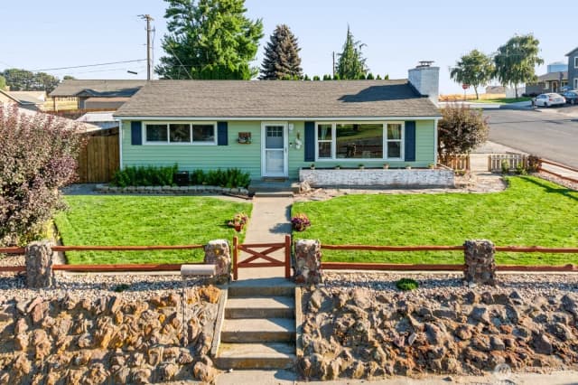 Property photo for 301 E 8th Street, Warden