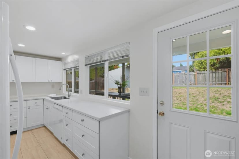 Property photo for 7432 S 118th Place, Seattle photo 6