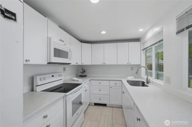 Property photo for 7432 S 118th Place, Seattle photo 5