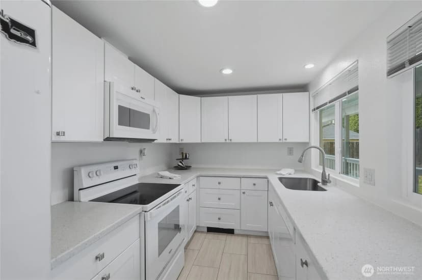Property photo for 7432 S 118th Place, Seattle photo 5