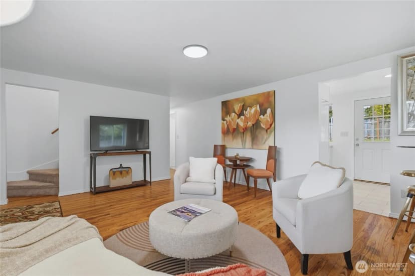 Property photo for 7432 S 118th Place, Seattle photo 3