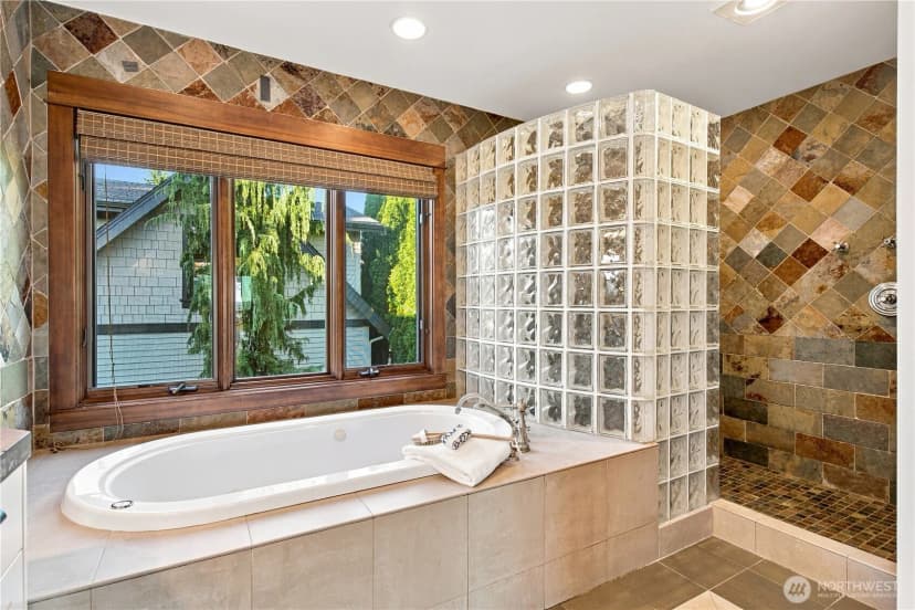 Property photo for 328 10th Avenue W, Kirkland photo 22