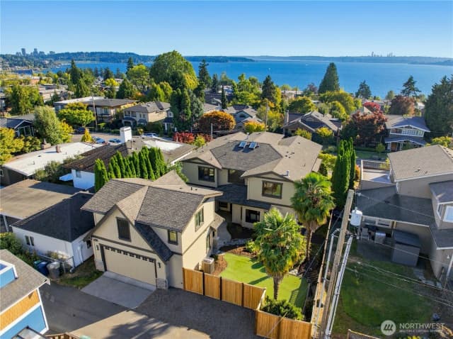 Property photo for 328 10th Avenue W, Kirkland photo 2