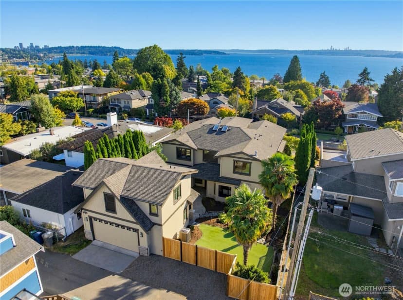 Property photo for 328 10th Avenue W, Kirkland photo 2