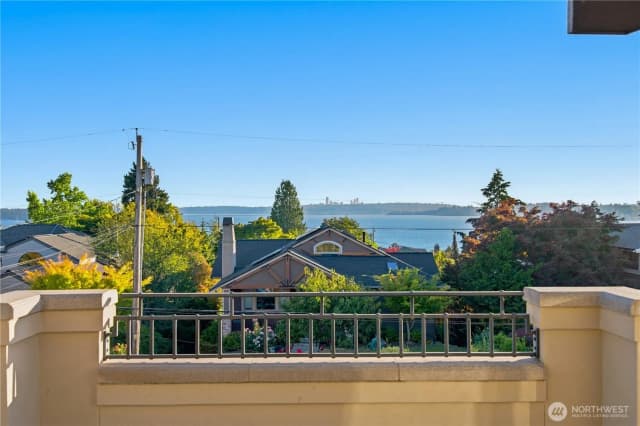 Property photo for 328 10th Avenue W, Kirkland photo 3