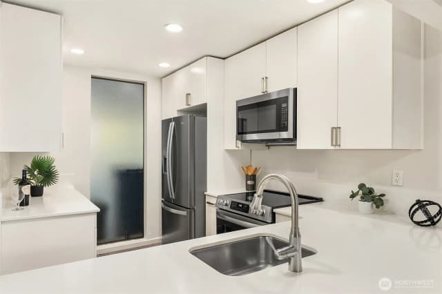 Property photo for 13835 Ne 69th Street #677, Redmond photo 5