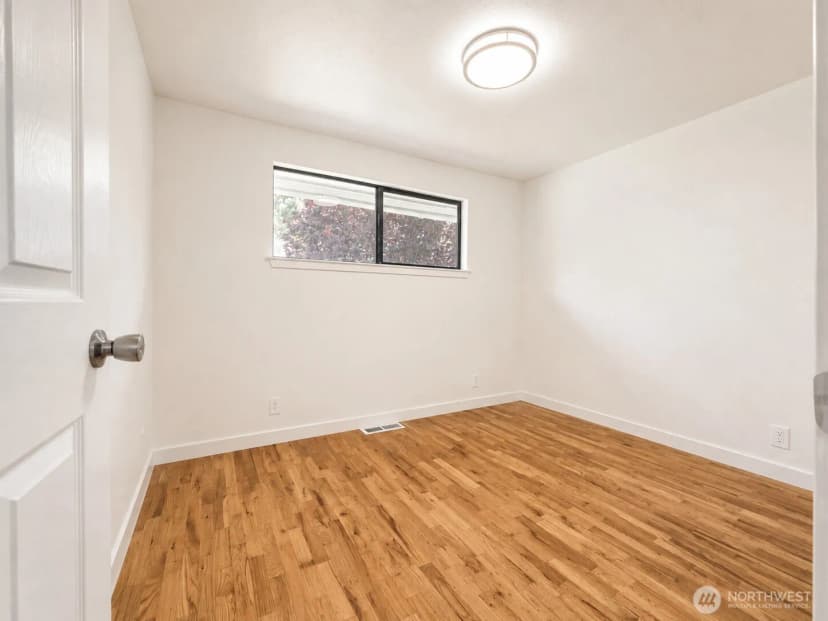 Property photo for 2502 202nd Place Sw, Lynnwood photo 11