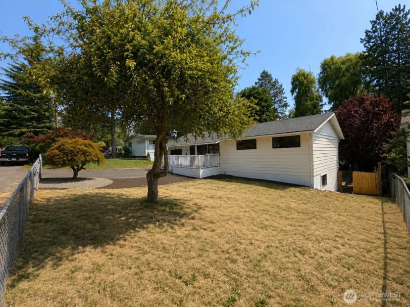 Property photo for 2502 202nd Place Sw, Lynnwood photo 2