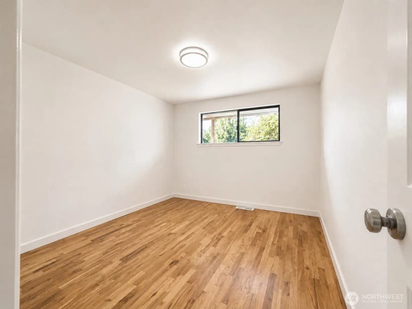 Property photo for 2502 202nd Place Sw, Lynnwood photo 9