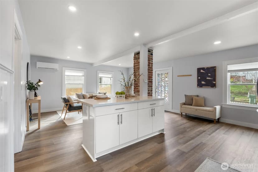 Property photo for 6058 6th Avenue Ne, Seattle photo 12