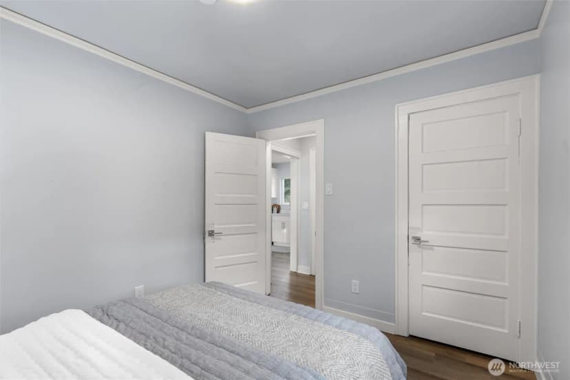 Property photo for 6058 6th Avenue Ne, Seattle photo 16